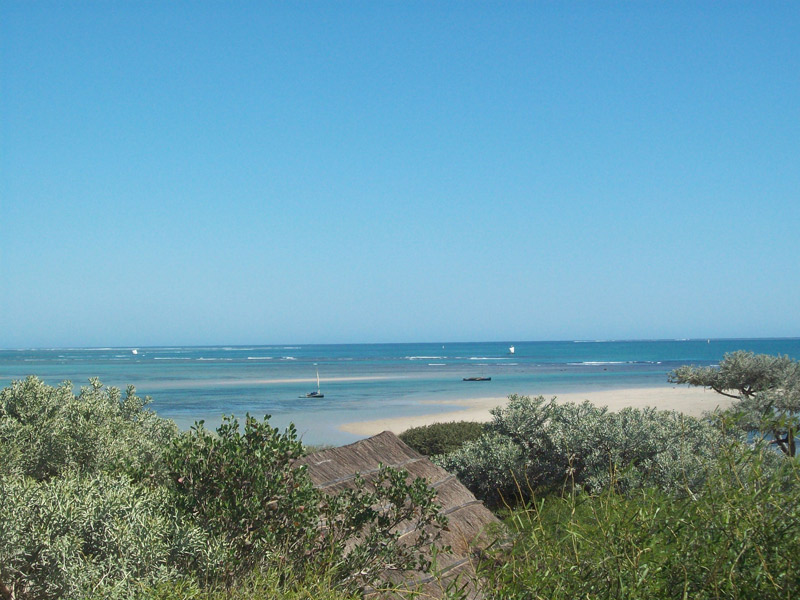 Vue sur les hébergements et la plage de Madagascar-Anakao